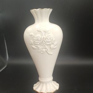 Lenox Porcelain Bud Vase with 24k Gold Trim 6 Inches Tall